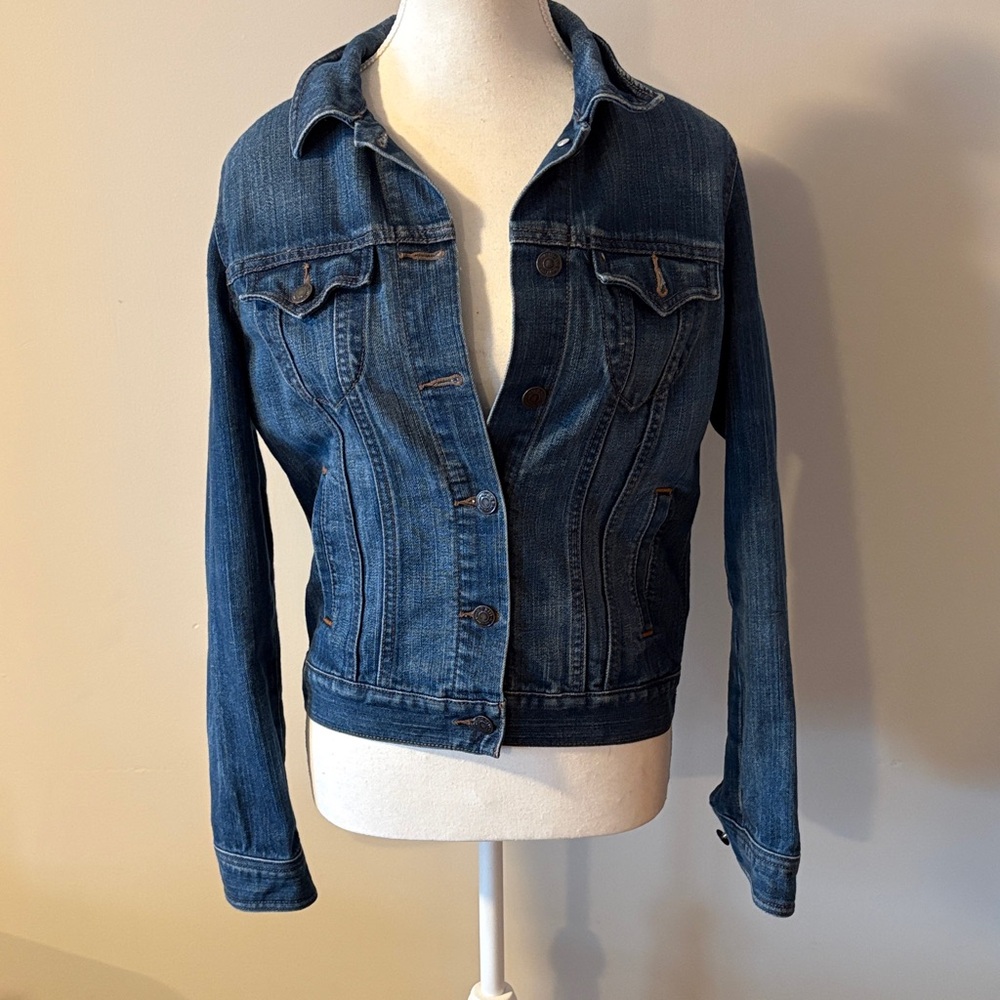 Old Navy Classic Medium Wash Blue Denim Jacket. Size Medium